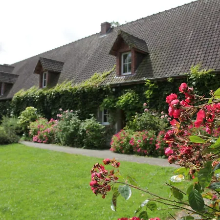 Near With Pool カン